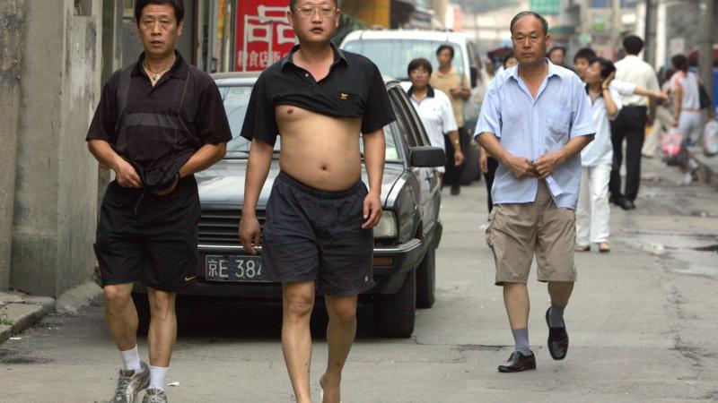 Thời tiết nóng nực ở Trung Quốc tạo nên phong cách ăn mặc mới: 'bikini Bắc Kinh' Thời tiết nóng nực ở Trung Quốc tạo nên phong cách ăn mặc mới: 'bikini Bắc Kinh'