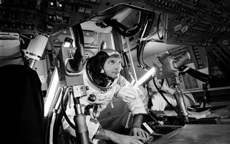 Michael Collins - Phi hành gia hoàn toàn bị lãng quên của con tàu Apollo 11 Michael Collins - Phi hành gia hoàn toàn bị lãng quên của con tàu Apollo 11