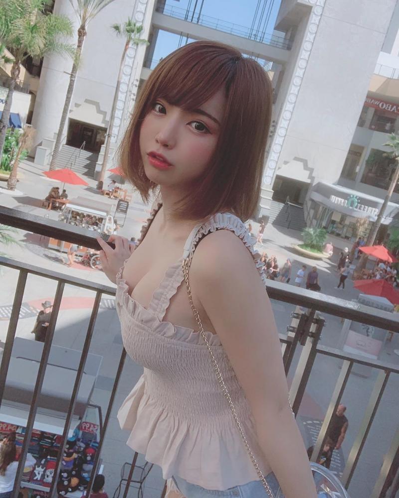 Hàng nghìn người đến Comiket 2019 để ngắm nhan sắc 'Thánh nữ' cosplay nổi tiếng Nhật Bản Hàng nghìn người đến Comiket 2019 để ngắm nhan sắc 'Thánh nữ' cosplay nổi tiếng Nhật Bản